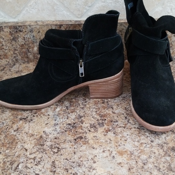 **SOLD**Ugg Elora Side Zip Booties - Picture 3 of 6
